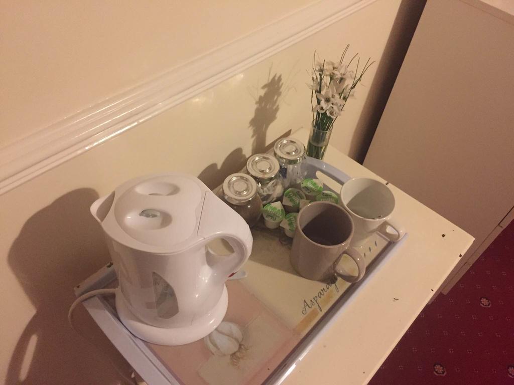 Southend Inn Hotel - Close To Beach, Train Station & Southend Airport Kamer foto